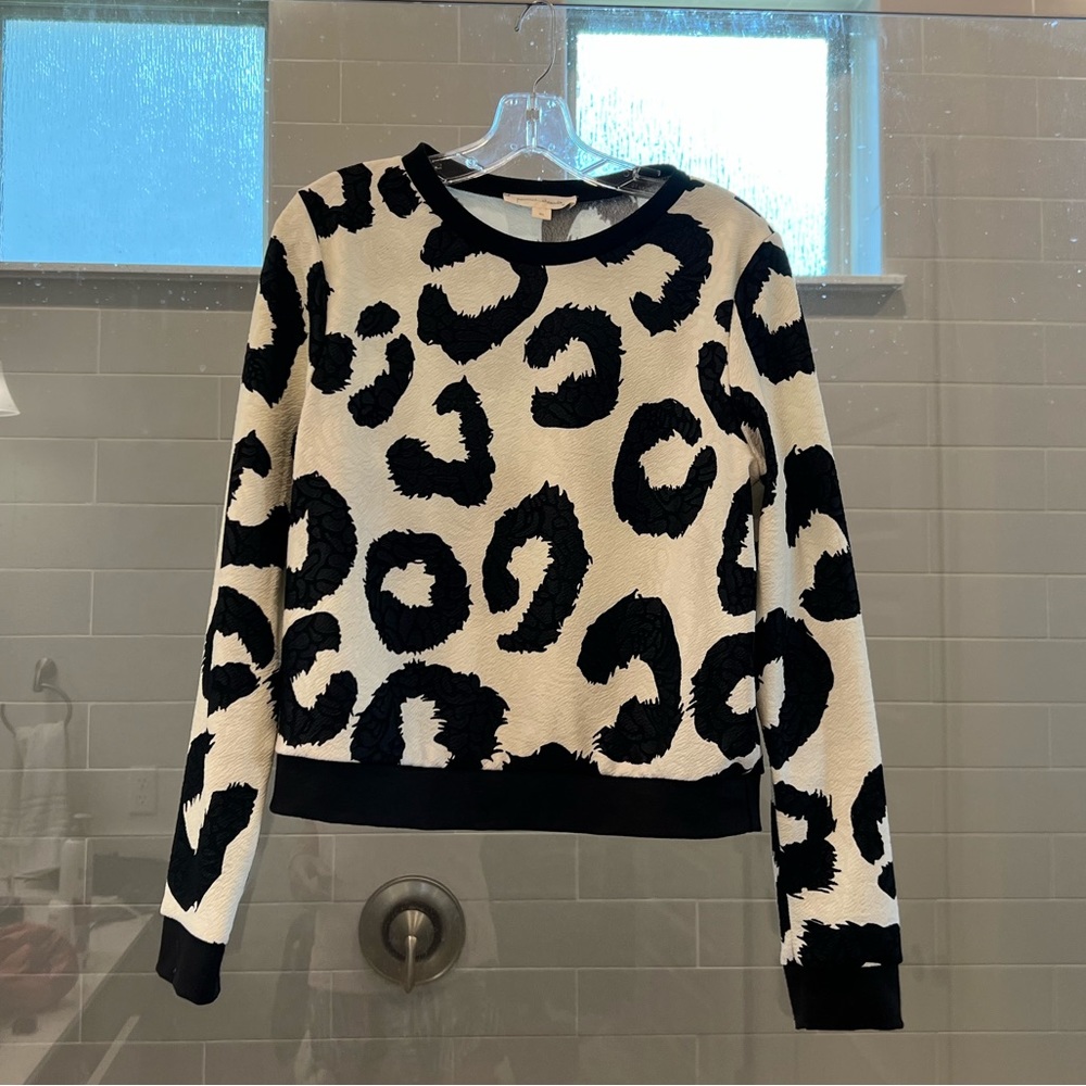 Black and white leopard sweatshirt